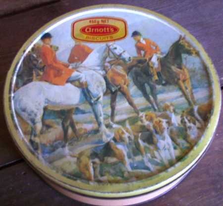Arnott's Traditional 'Horses & Hounds', 450g. Biscuit Tin, c.1978 *
