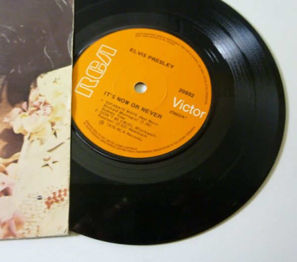 ELVIS Presley 'IT'S NOW OR NEVER', 45 rpm EP Record, on RCA label