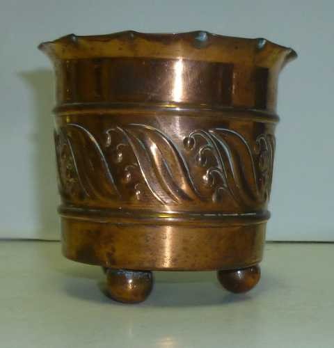 JS & S, Art Nouveau, small scalloped-edge Vase, in copper