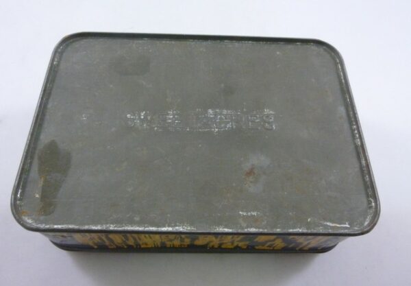SWEETACRES 'OLD MUSICIAN' (playing violin by fire), rect., 1 lb. Sweets Tin