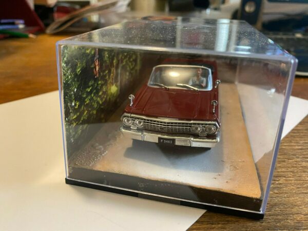 Chevrolet Impala Convertible, for James Bond's movie, Scale 1:43, die-cast burgundy Model Vehicle